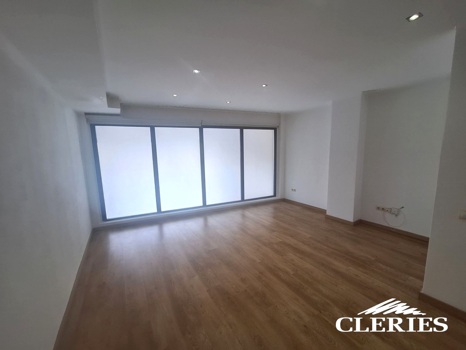 /RealEstateImages/6867/20260401_133942 [Resolucion de Escritorio].jpg